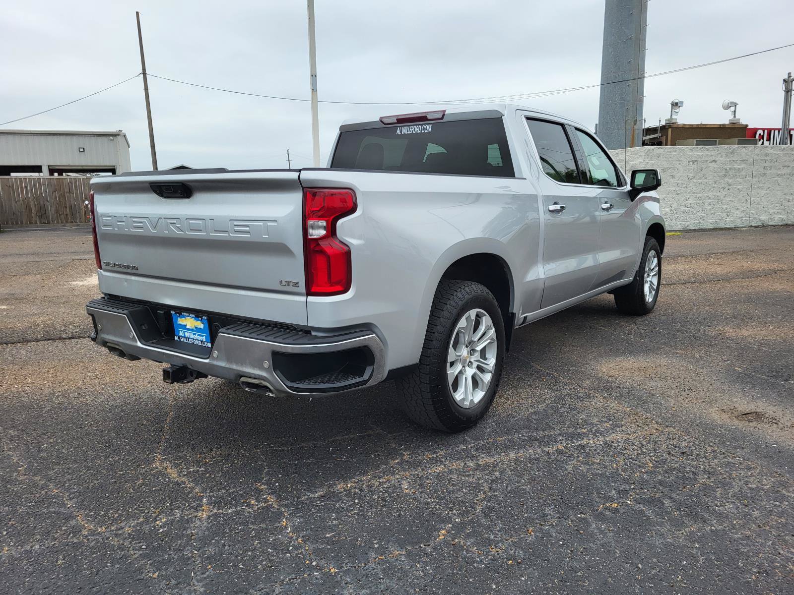 Used 2022 Chevrolet Silverado 1500 LTZ w/ Z71 Off-Road Package AWD/4WD image 5