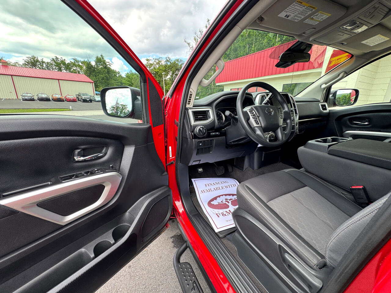 Used 2021 Nissan Titan SV w/ Accessory Utility Package image 10