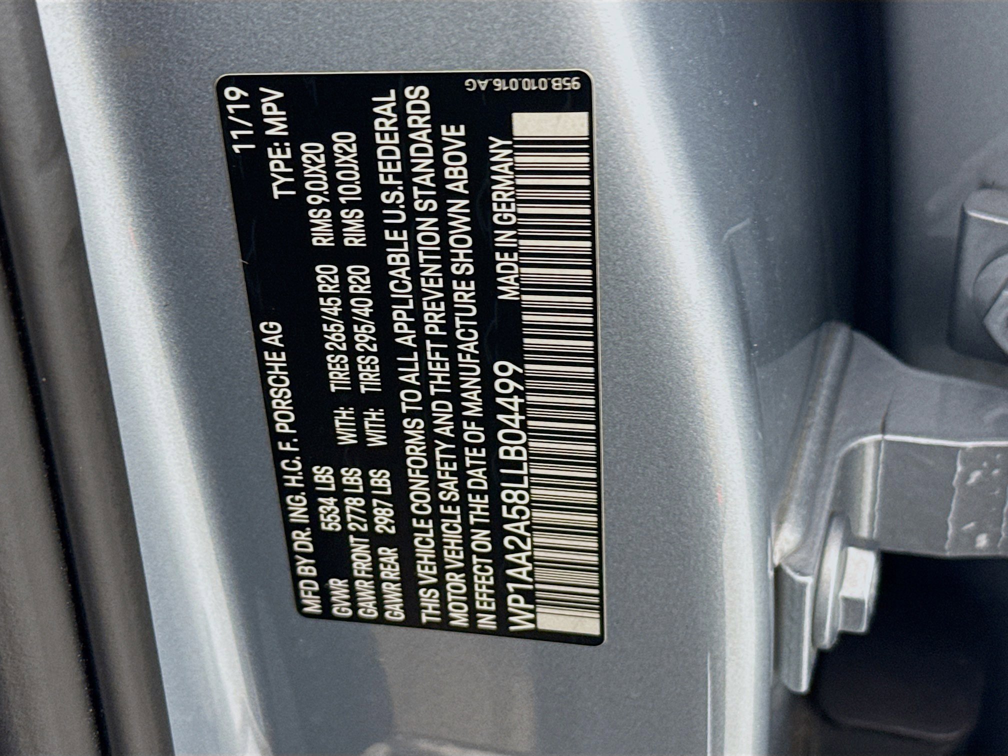 Used 2020 Porsche Macan Base image 32