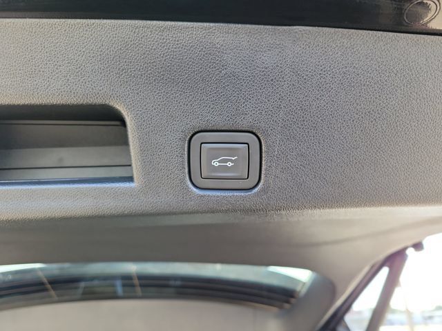 Used 2026 GMC Acadia Elevation w/ Elevation Premium Package FWD image 8