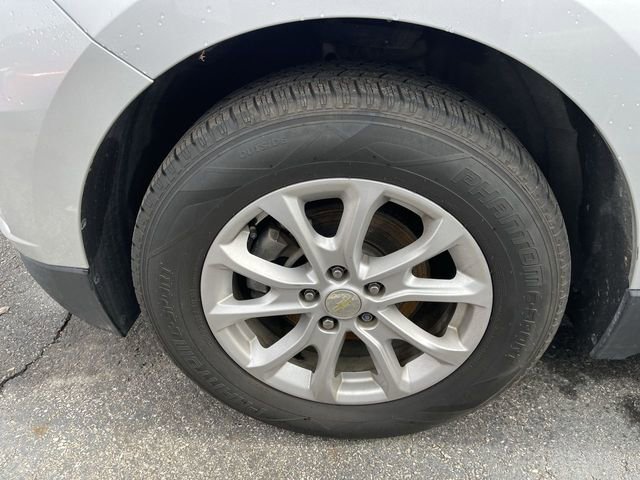 Used 2018 Chevrolet Equinox LT FWD image 2