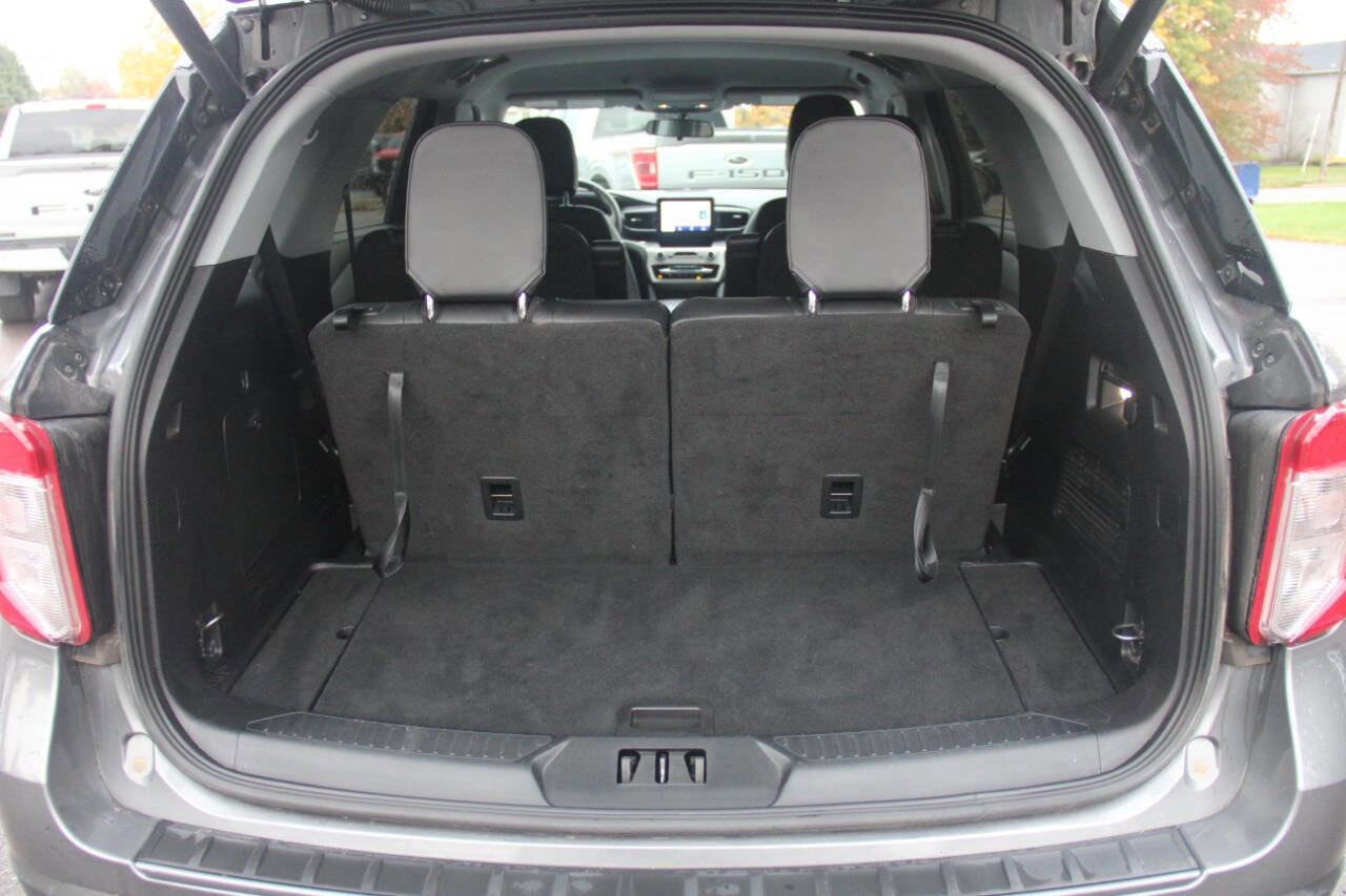 Certified 2022 Ford Explorer XLT w/ Equipment Group 202A image 11