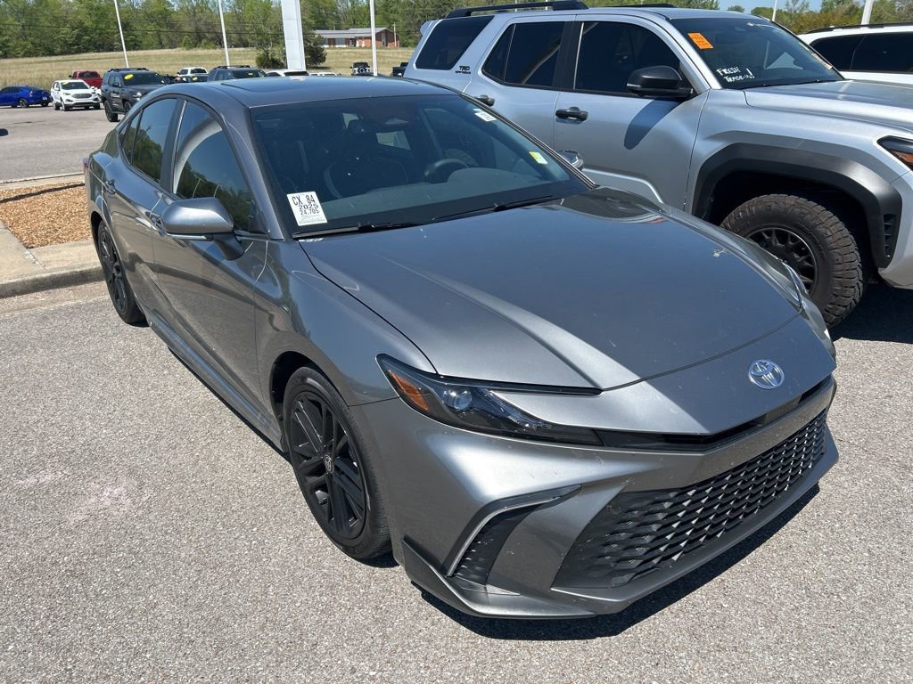 Used 2025 Toyota Camry SE w/ Convenience Package image 3