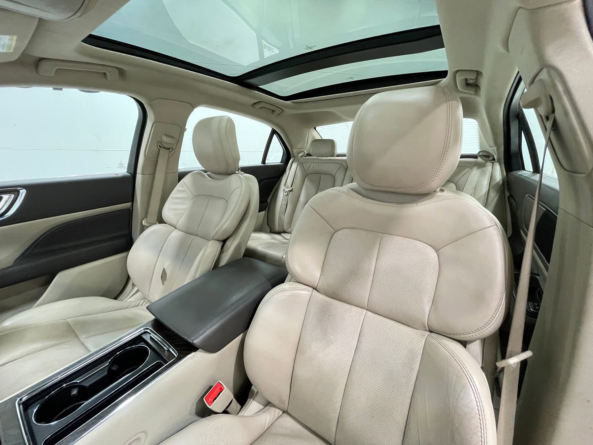 Used 2018 Lincoln Continental Select w/ Continental Climate Package image 13