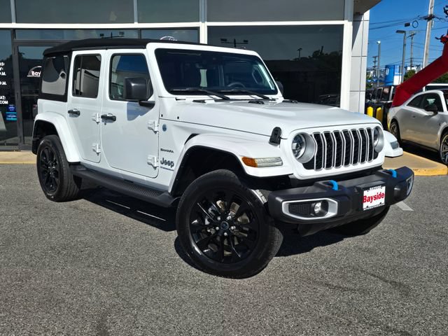 Used 2024 Jeep Wrangler Unlimited Sahara w/ Technology Group AWD/4WD image 2