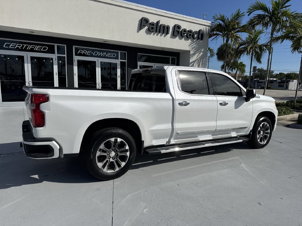 Used 2022 Chevrolet Silverado 1500 High Country w/ Technology Package AWD/4WD image 4