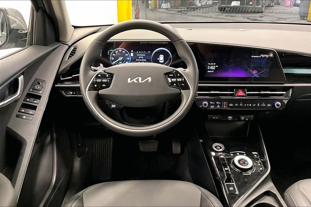 Used 2025 Kia Niro Wind FWD image 4