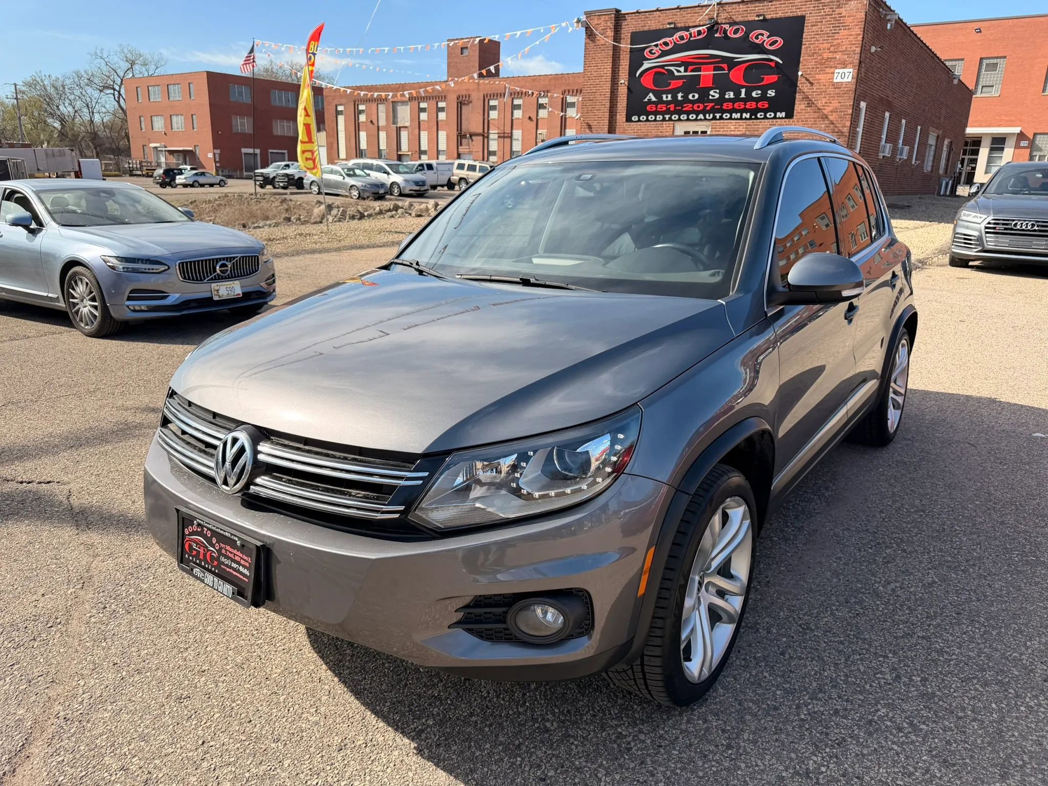 Used 2012 Volkswagen Tiguan S FWD image 2