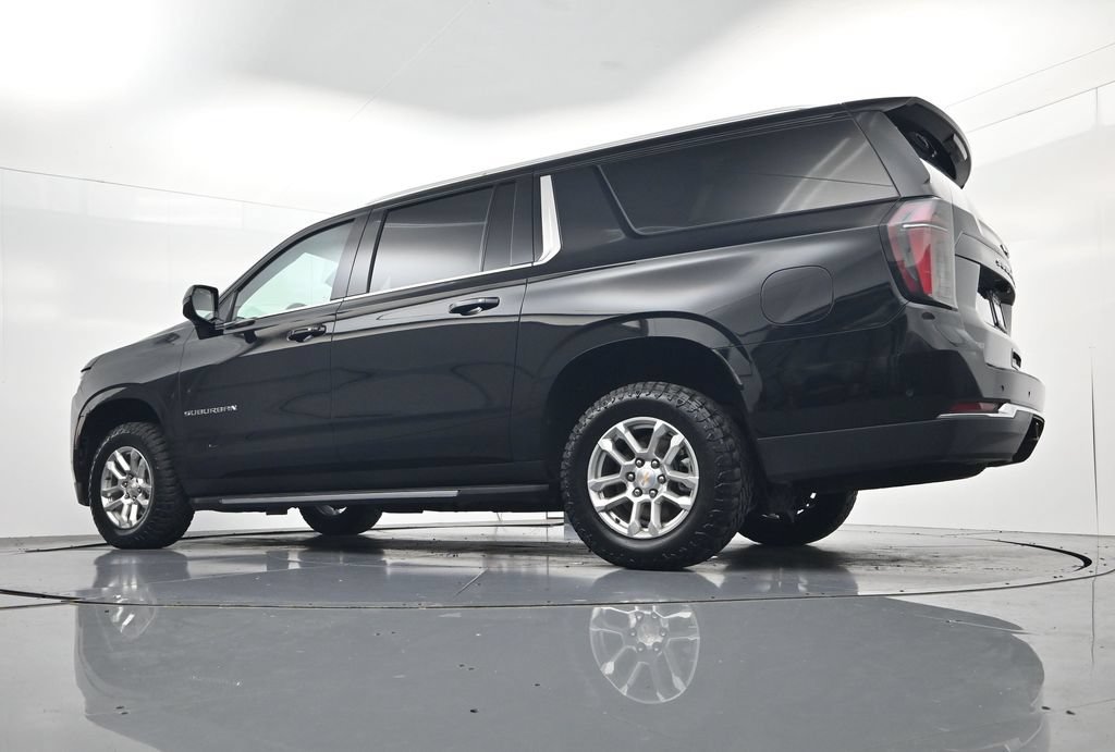 Used 2025 Chevrolet Suburban LT AWD/4WD image 45