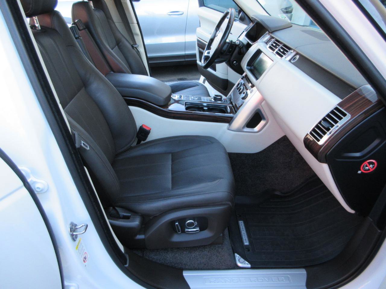 Used 2017 Land Rover Range Rover Supercharged image 22