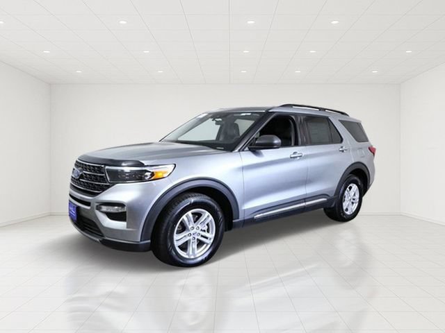 Certified 2024 Ford Explorer XLT w/ Equipment Group 202A AWD/4WD image 3
