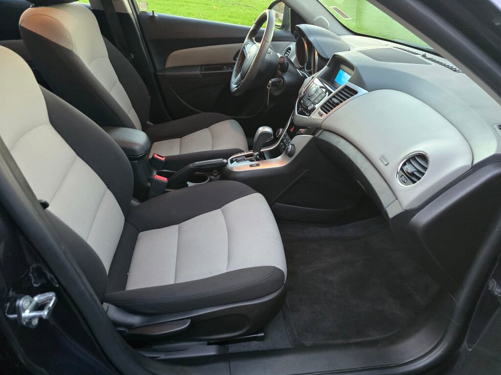 Used 2016 Chevrolet Cruze LS image 13