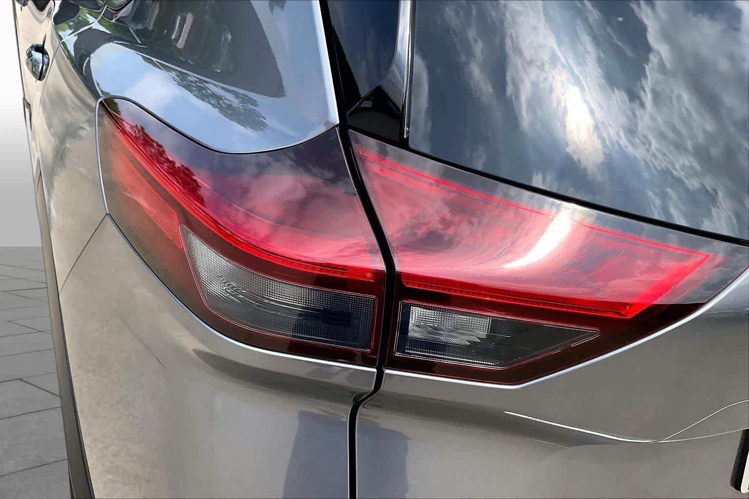 Used 2023 Nissan Rogue Platinum w/ Platinum Premium Package AWD/4WD image 28