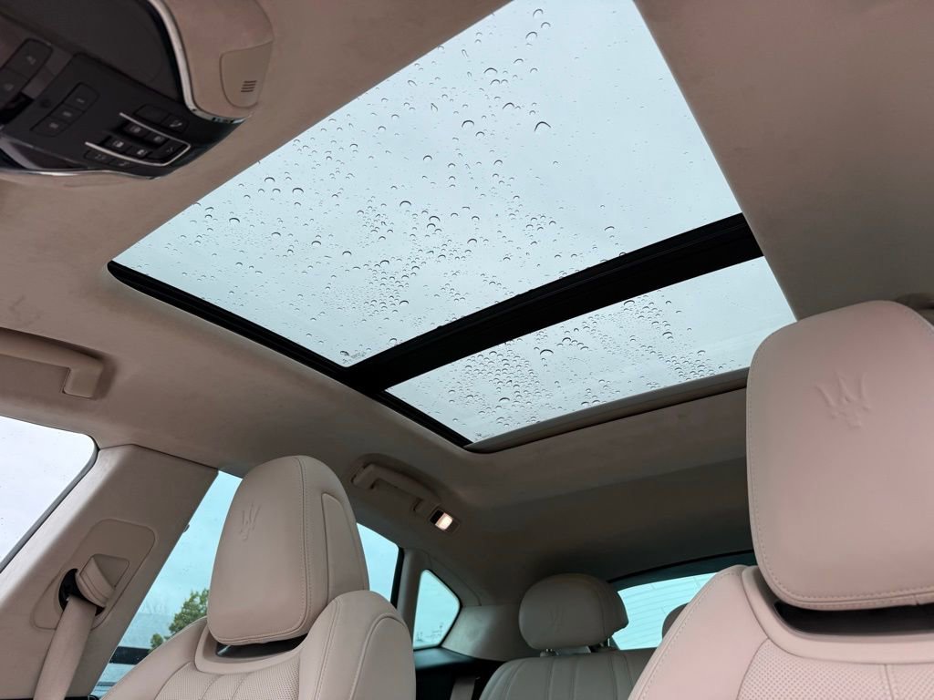 Used 2022 Maserati Levante Modena image 2