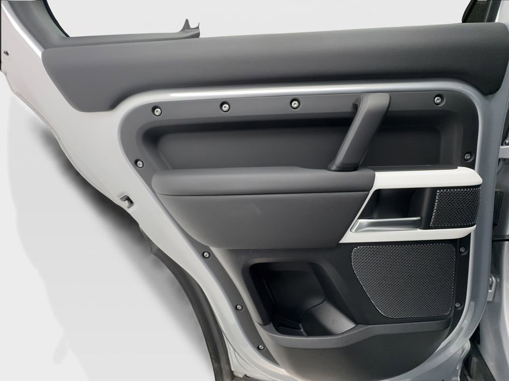 Used 2024 Land Rover Defender 110 S image 27