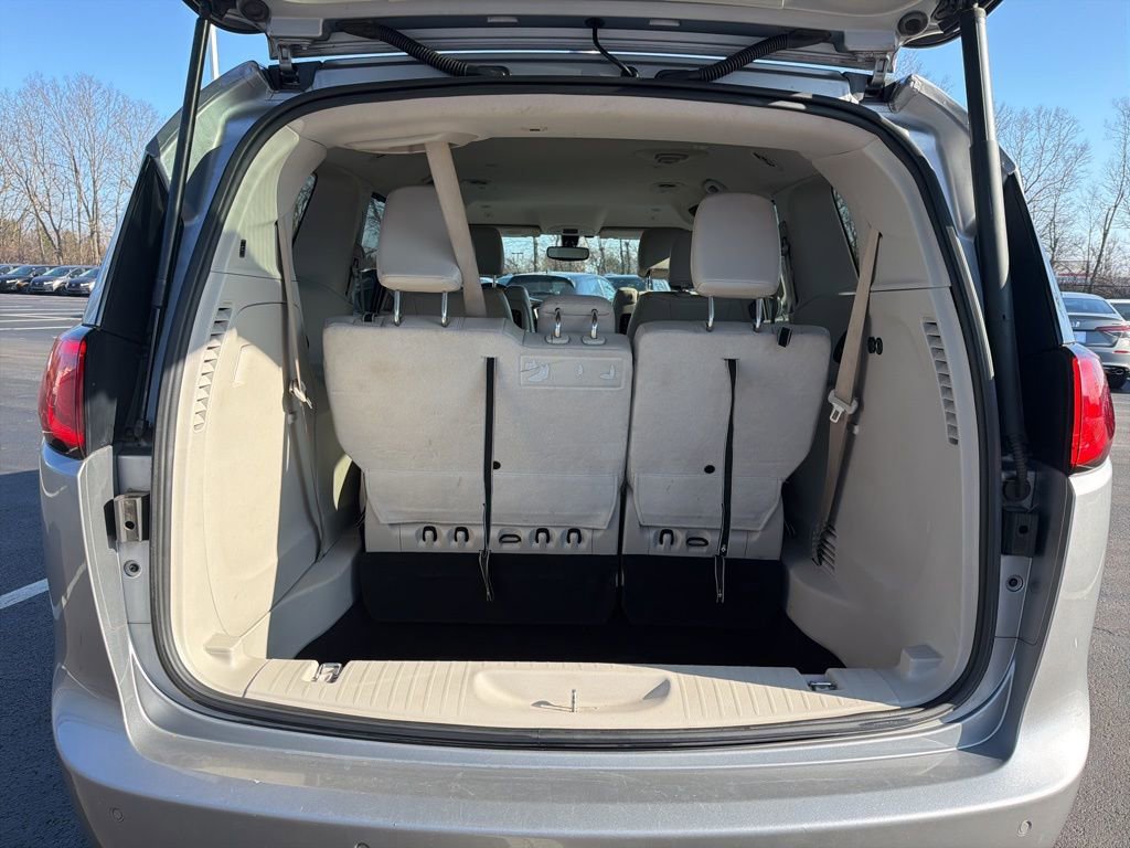 Used 2018 Chrysler Pacifica Touring-L Plus w/ Tire & Wheel Group image 22