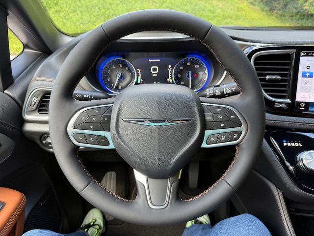 New 2026 Chrysler Pacifica Pinnacle w/ Trailer Tow Group image 29