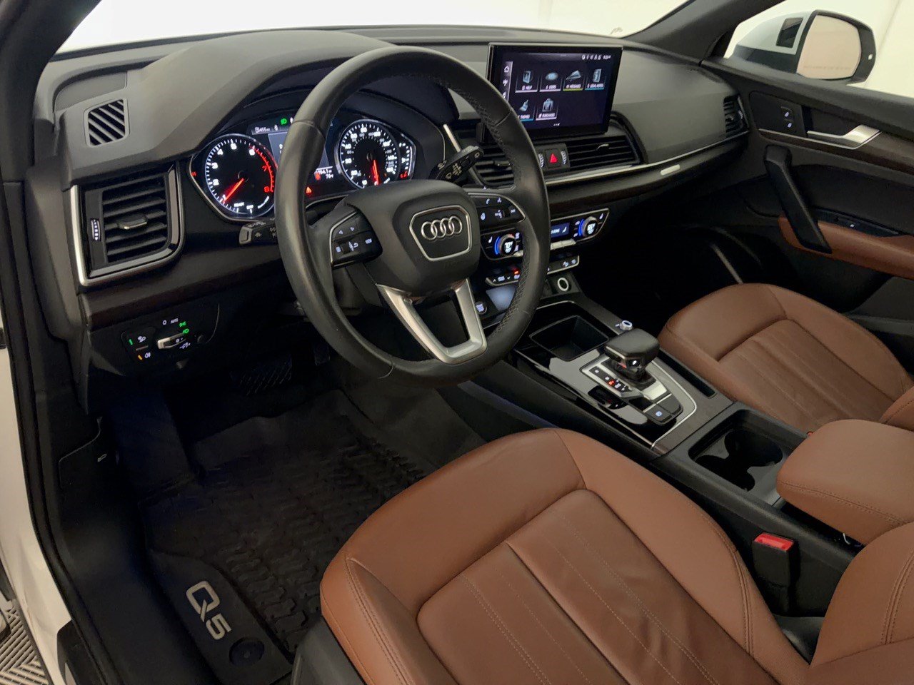 Used 2023 Audi Q5 2.0T Premium w/ Convenience Package AWD/4WD image 4