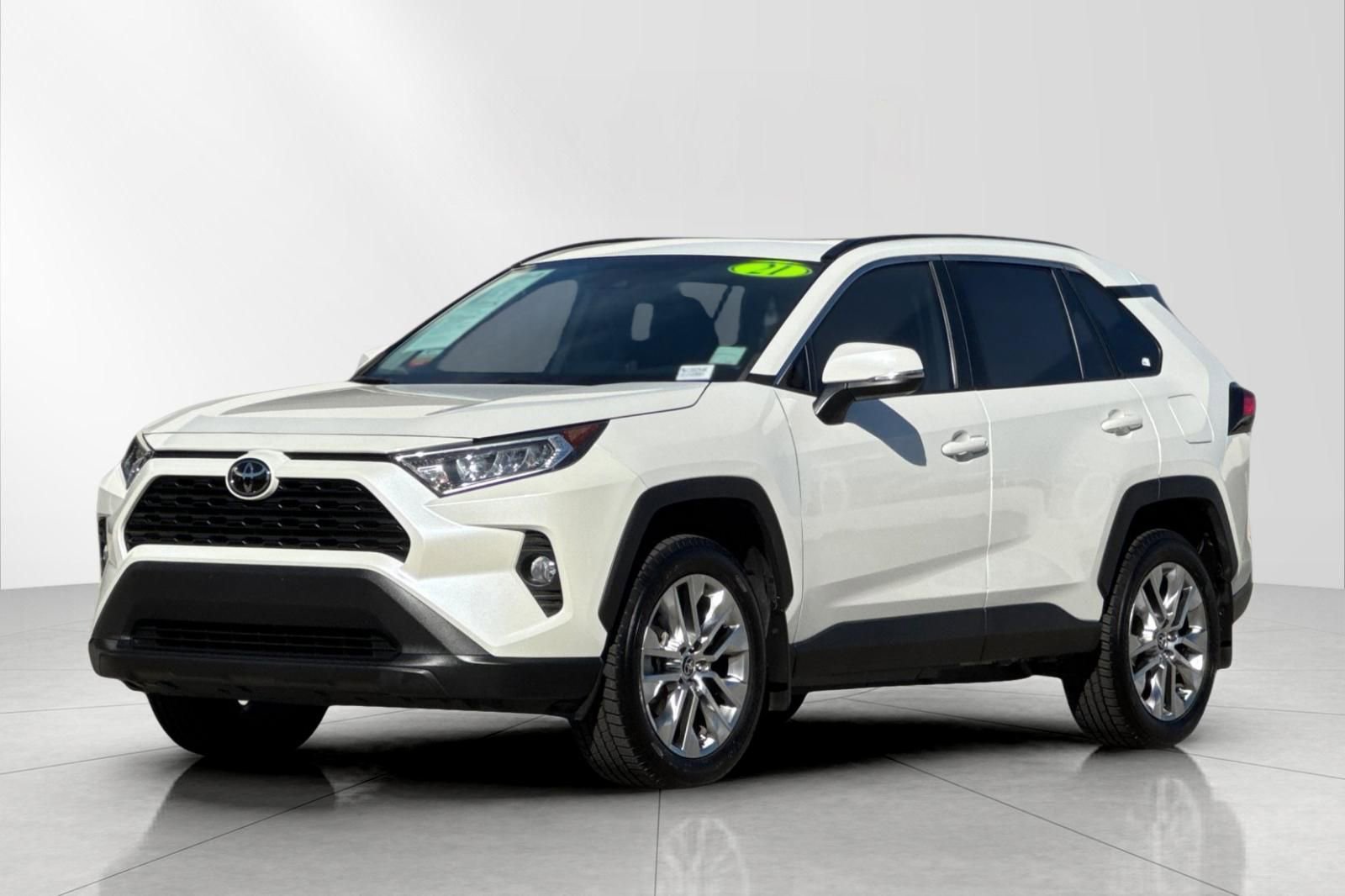Used 2021 Toyota RAV4 XLE Premium image 8