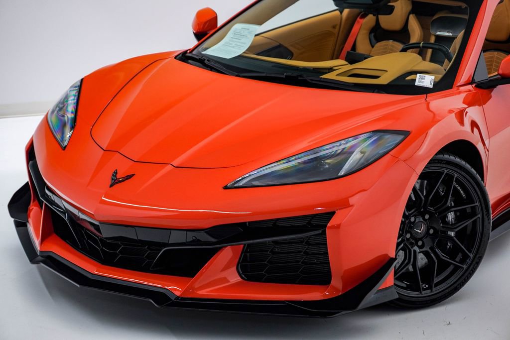 Used 2025 Chevrolet Corvette Z06 w/ Z07 Performance Package RWD image 4