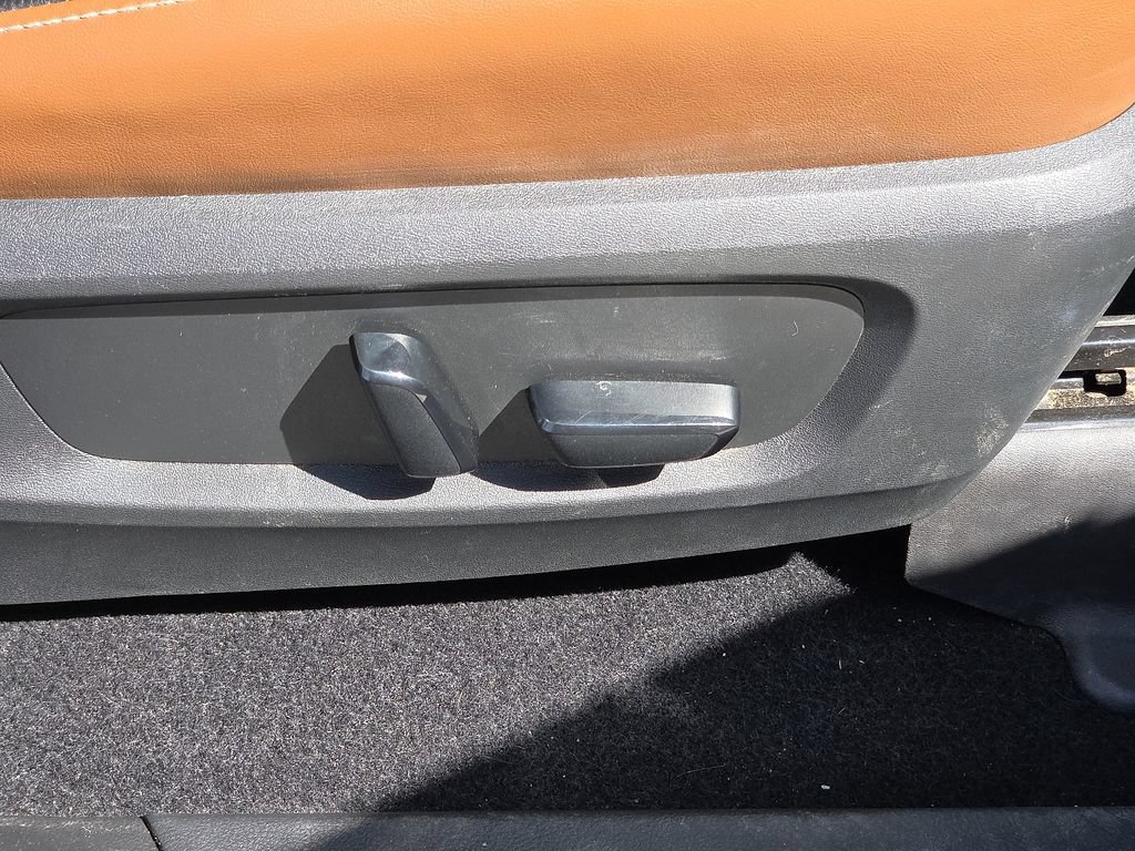 Used 2022 Nissan Pathfinder Platinum w/ Cargo Package FWD image 12