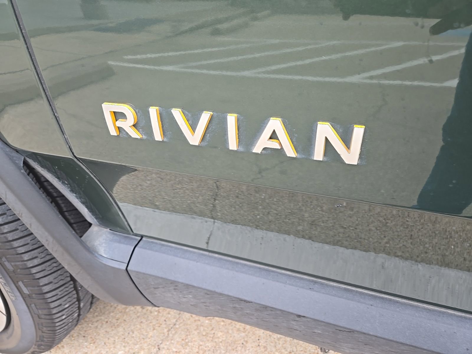 Used 2023 Rivian R1S Adventure AWD/4WD image 13