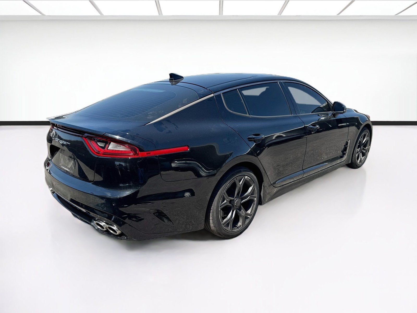Used 2021 Kia Stinger GT-Line w/ Sun & Sound Package RWD image 4