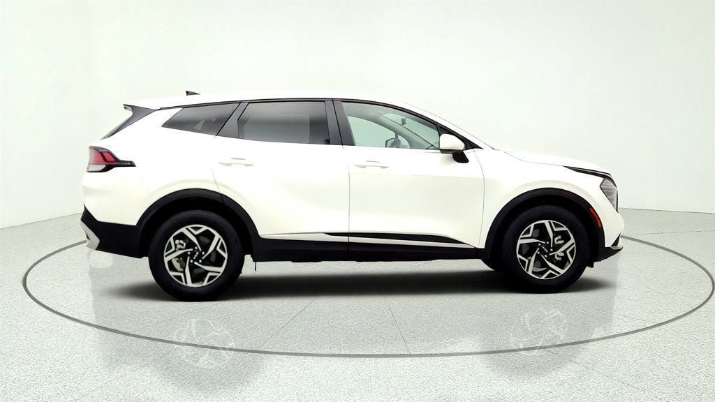 Used 2025 Kia Sportage LX FWD image 4
