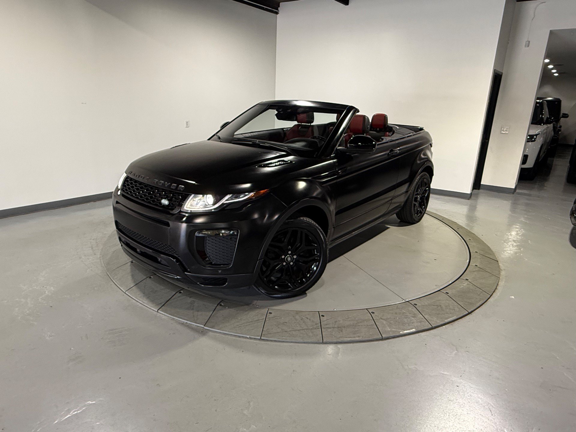 Used 2018 Land Rover Range Rover Evoque HSE Dynamic AWD/4WD image 5