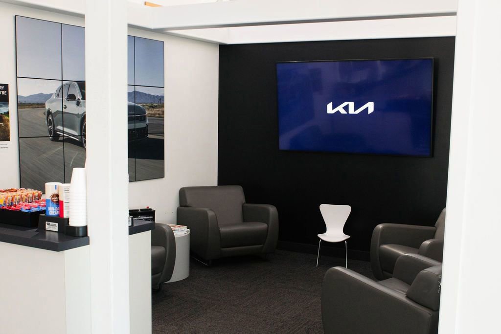 Used 2023 Kia Telluride LX image 12