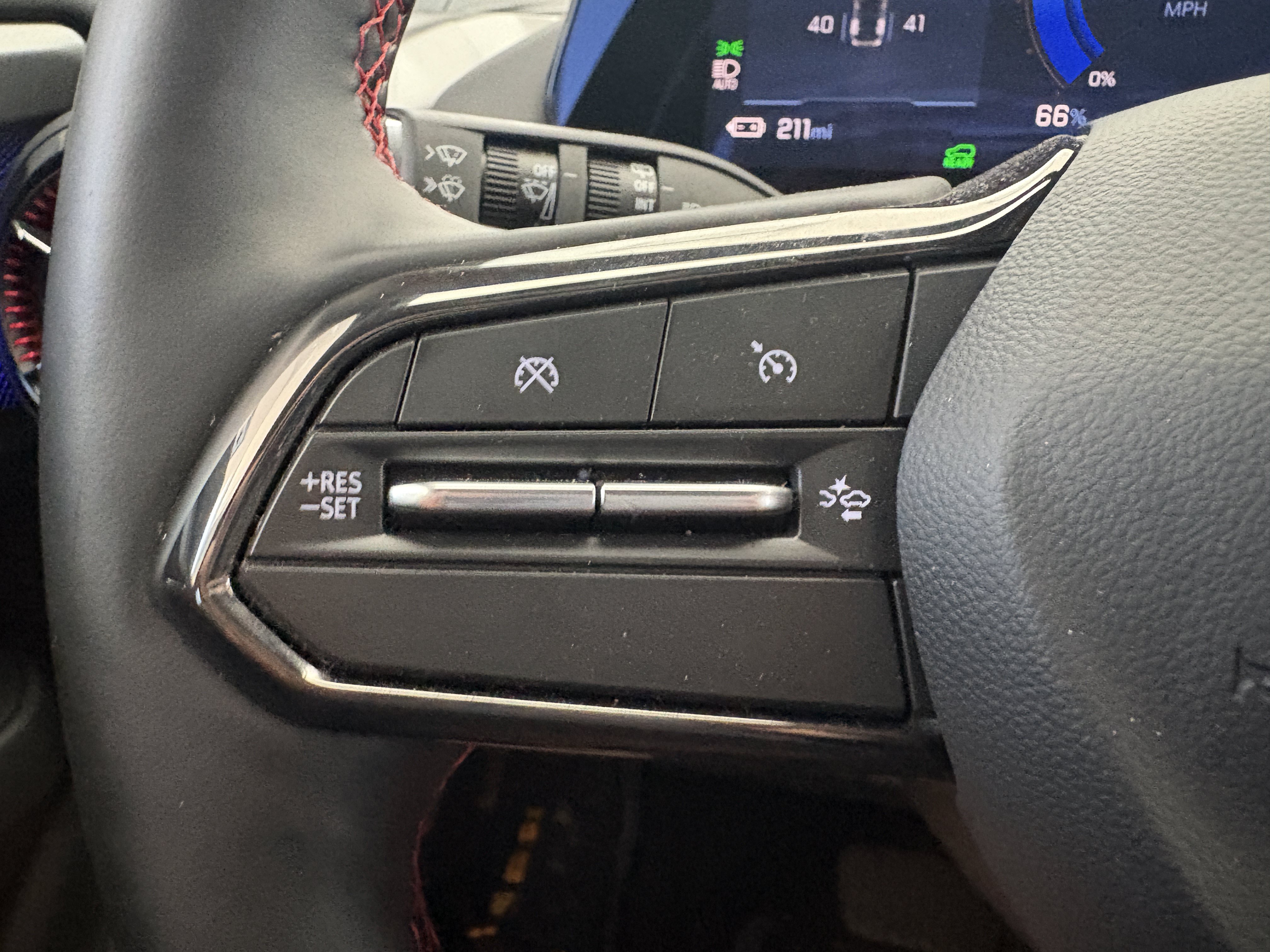 Used 2025 Chevrolet Equinox EV RS FWD image 15