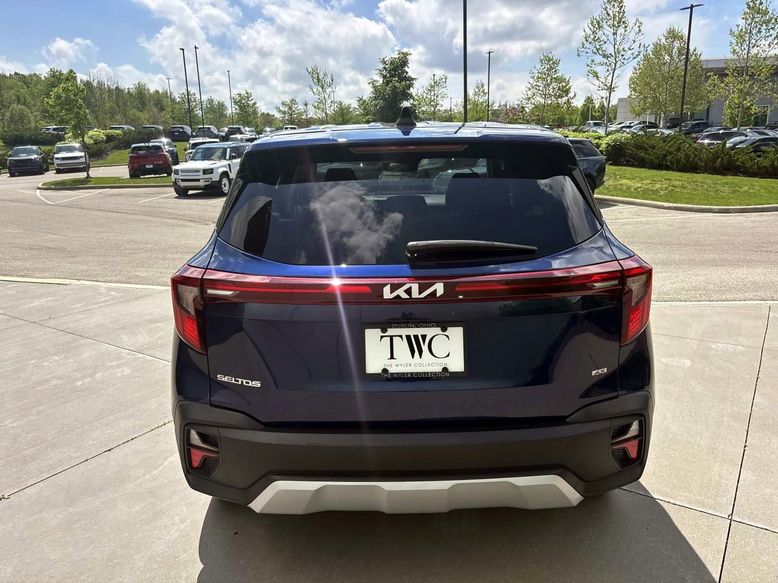 Used 2025 Kia Seltos LX AWD/4WD image 6