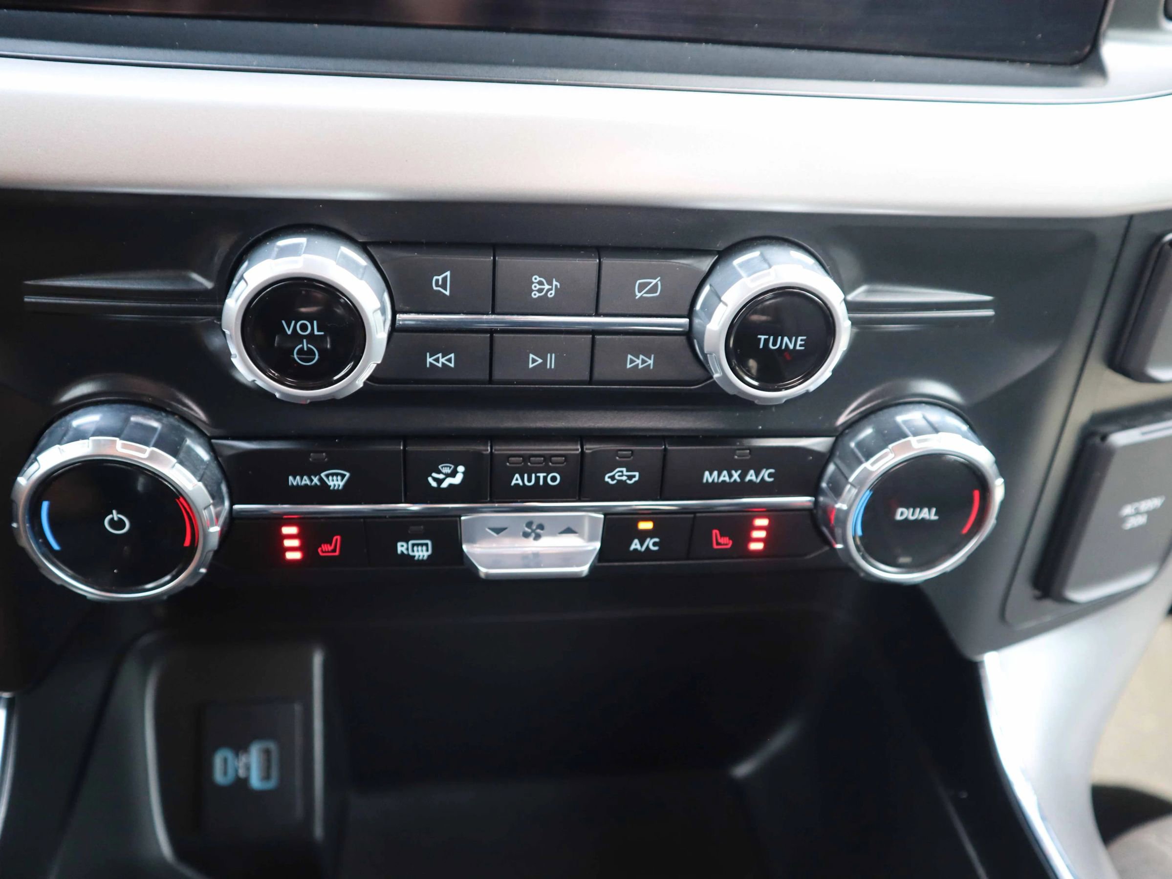 Used 2023 Ford F150 Lightning XLT AWD/4WD image 22