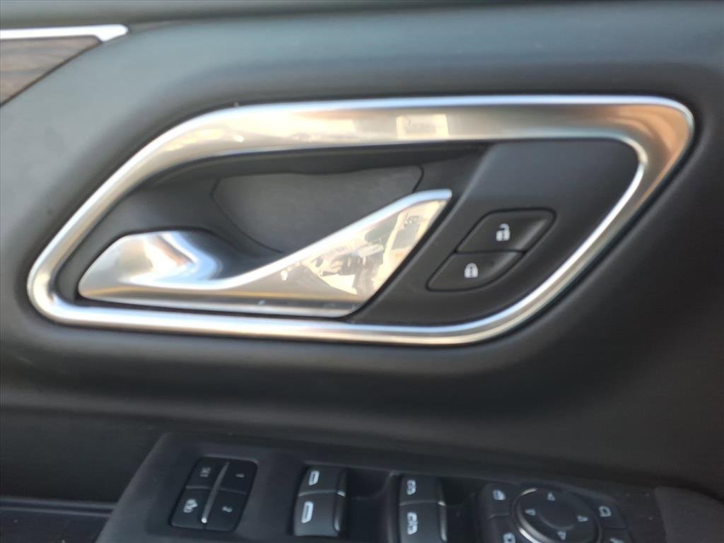 Used 2024 Chevrolet Suburban Premier image 14