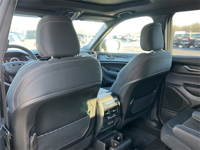 New 2025 Jeep Grand Cherokee L Laredo w/ Luxury Tech Group I image 36