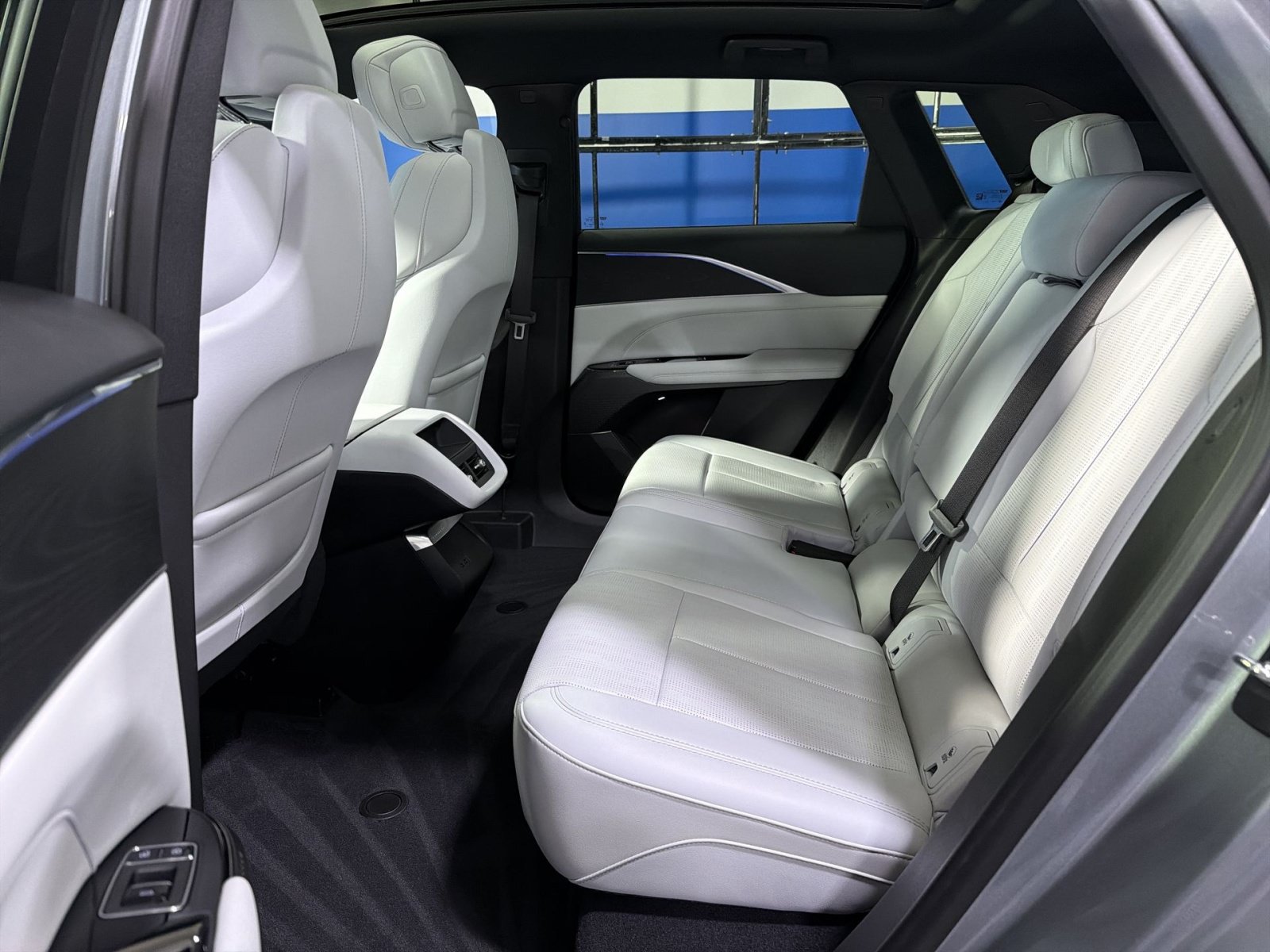 Used 2024 Cadillac Lyriq Luxury AWD/4WD image 29