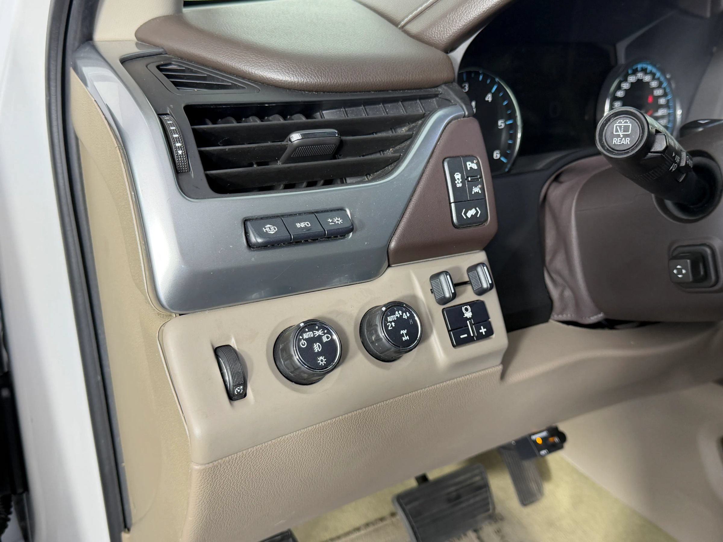 Used 2018 Chevrolet Suburban Premier AWD/4WD image 37