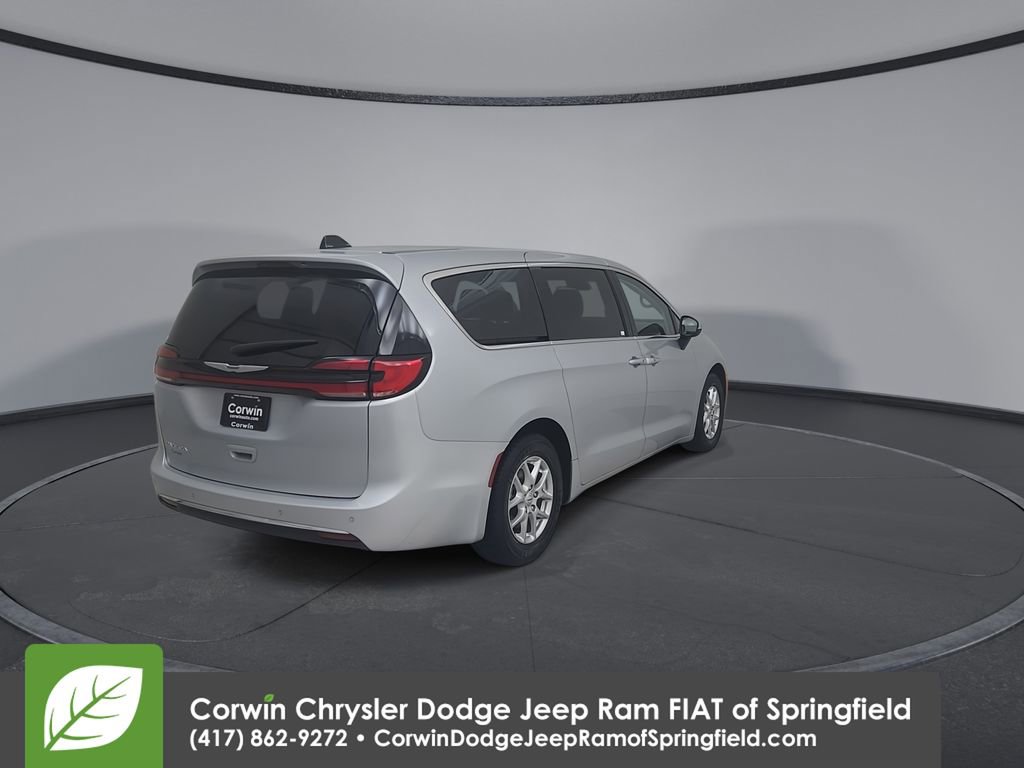 Certified 2023 Chrysler Pacifica Touring-L image 14