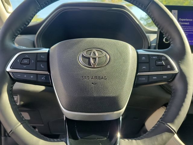 Used 2025 Toyota Grand Highlander AWD image 20