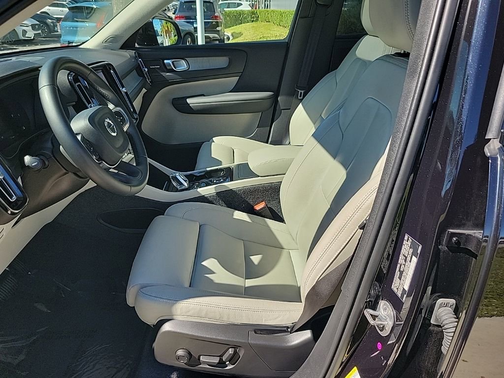 Used 2025 Volvo XC40 B5 Ultra image 14