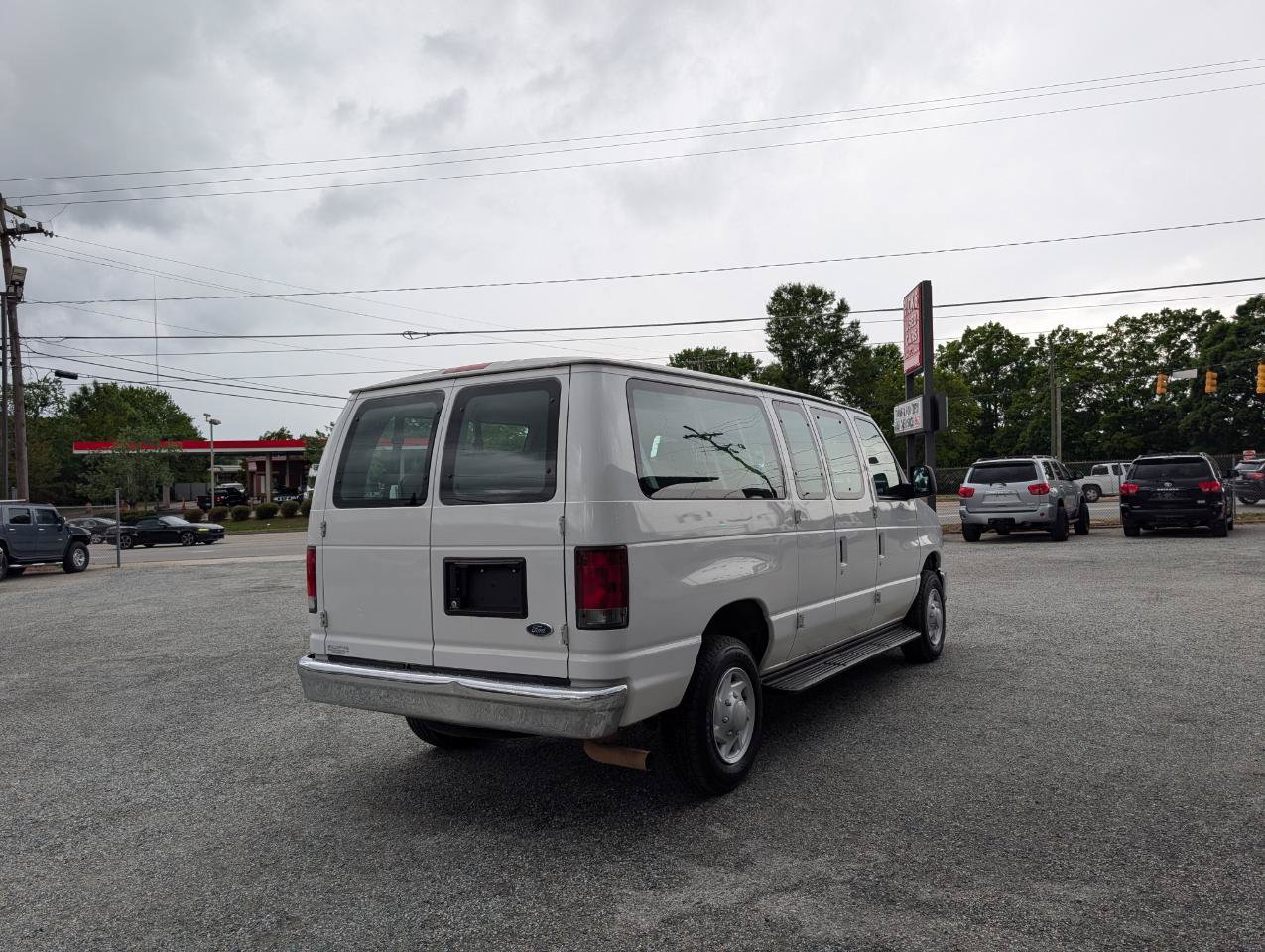 Used 2013 Ford E-350 and Econoline 350 XLT RWD image 5