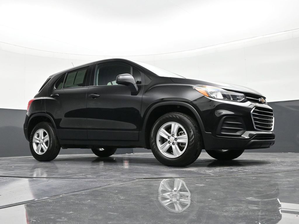 Used 2022 Chevrolet Trax LS w/ Tint and Cruise Package image 26