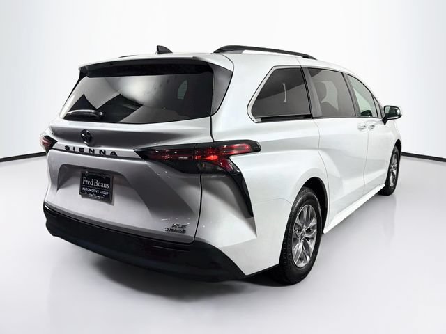 Used 2022 Toyota Sienna XLE w/ XLE Plus Package FWD image 10