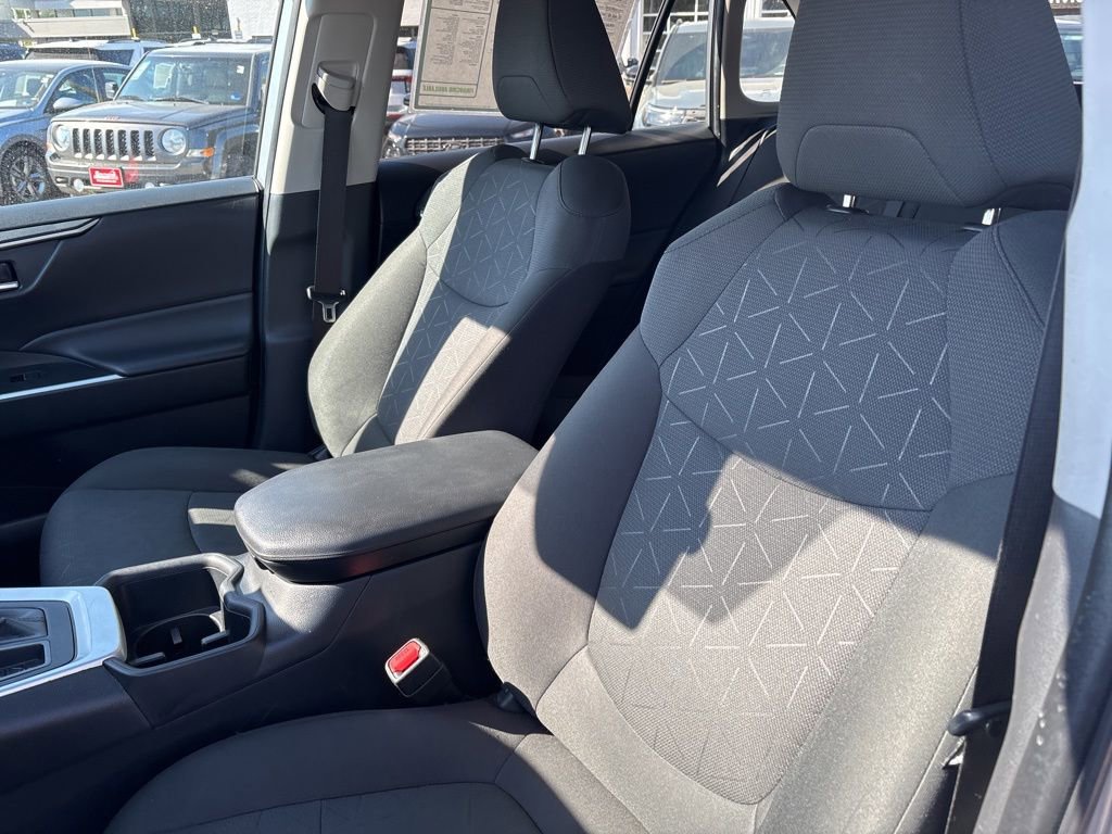 Used 2024 Toyota RAV4 XLE FWD image 15