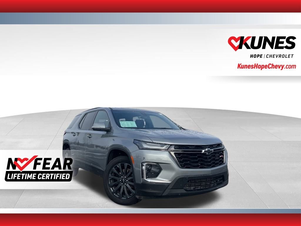 Used 2023 Chevrolet Traverse RS image 1