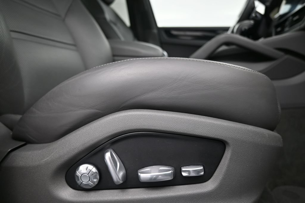 Certified 2020 Porsche Cayenne AWD/4WD image 15