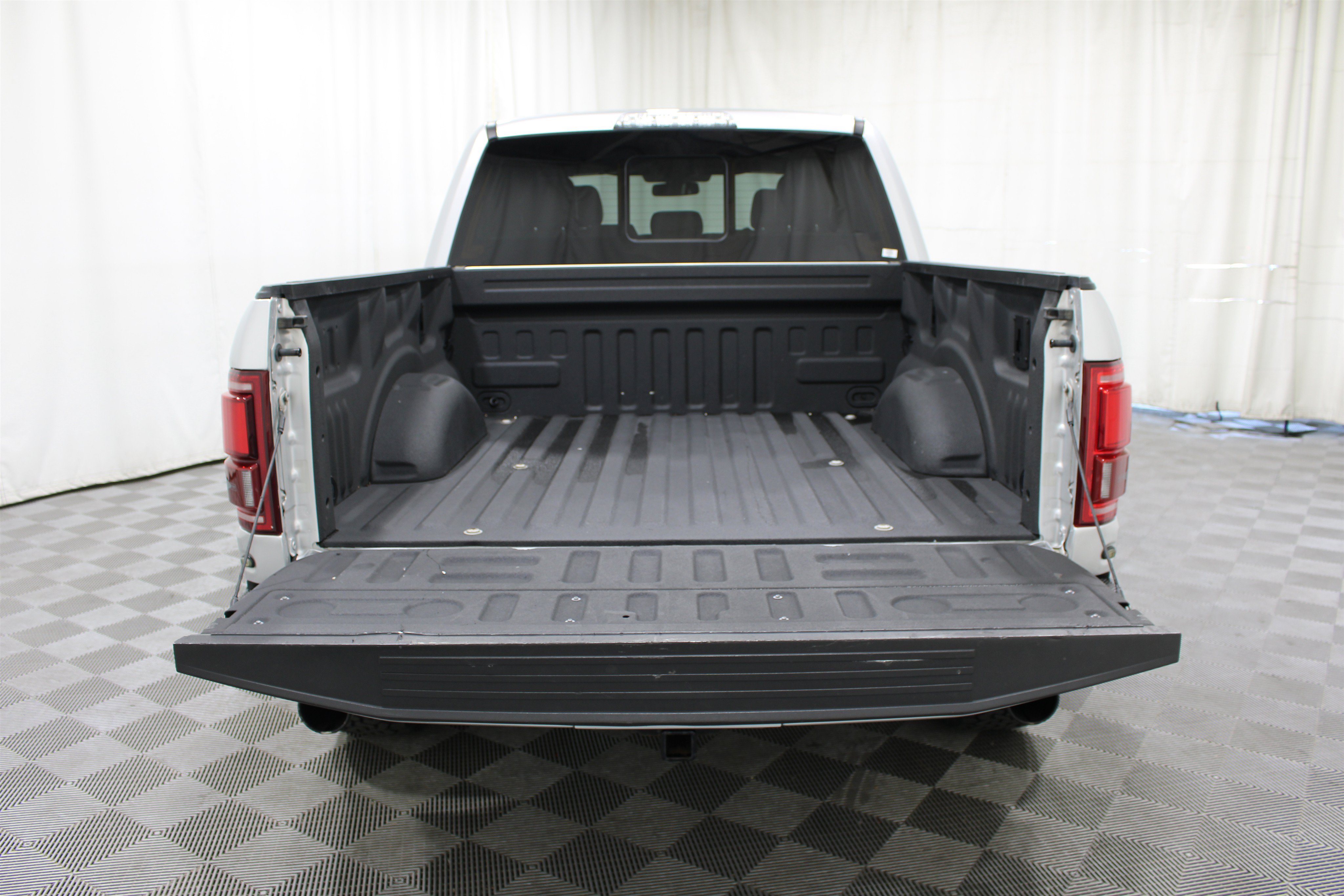 Used 2017 Ford F150 Raptor w/ Equipment Group 802A Luxury AWD/4WD image 24