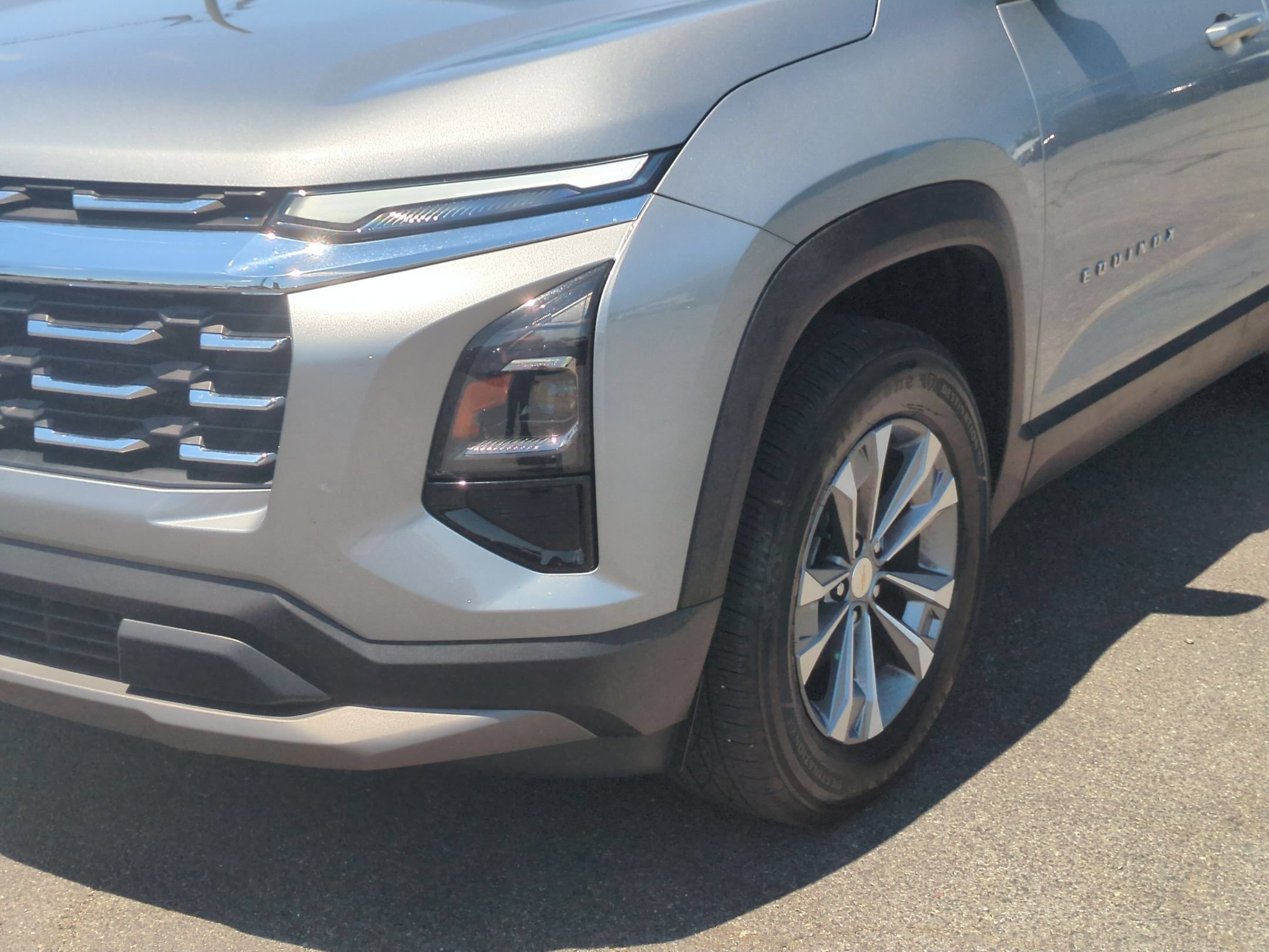 Used 2026 Chevrolet Equinox LT FWD image 9