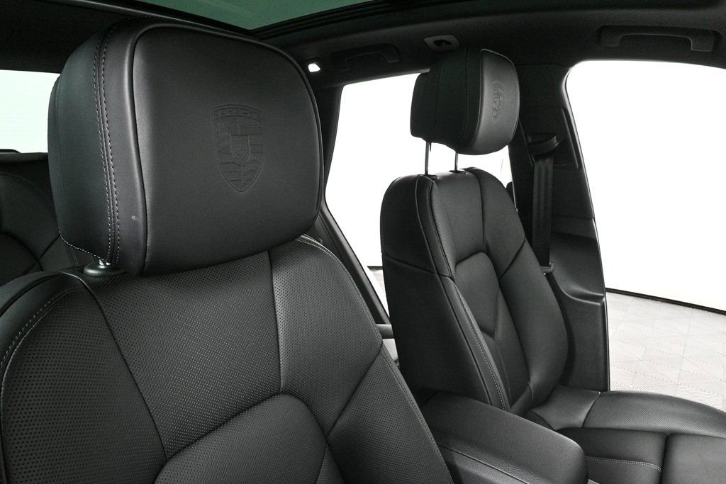 Certified 2026 Porsche Macan image 25