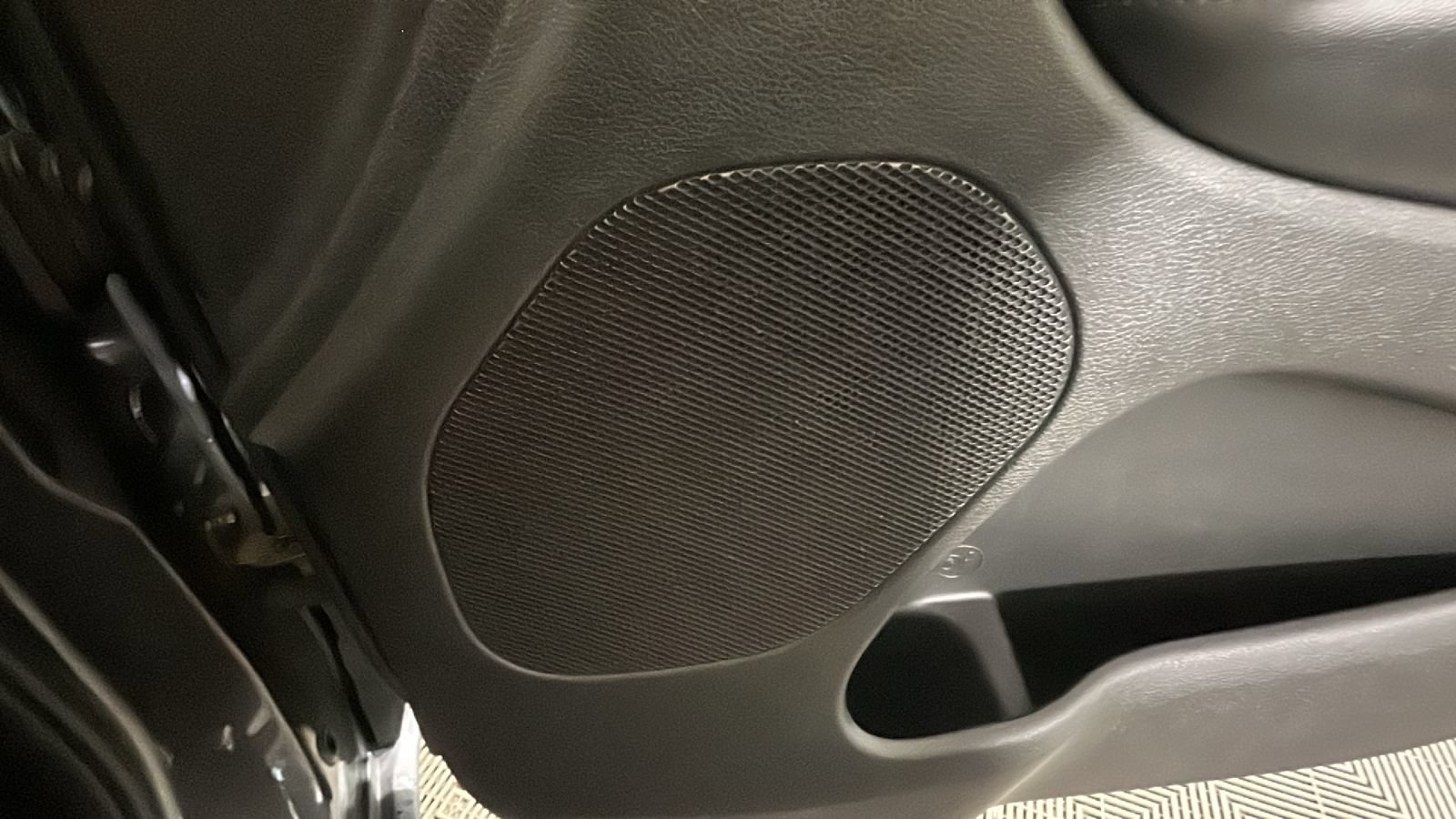 Used 2019 Jeep Grand Cherokee Laredo AWD/4WD image 35